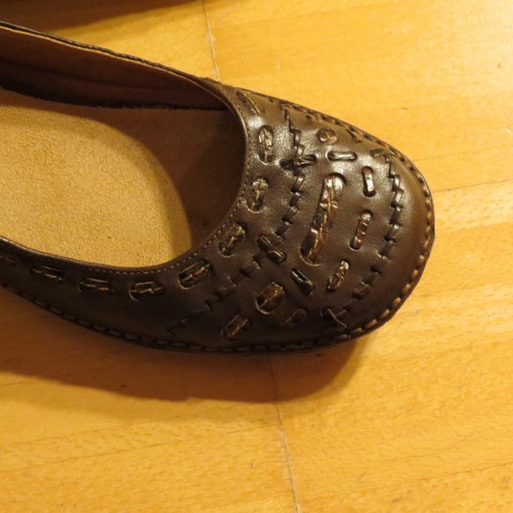 CLARKS brown leather flats 6.5 new without box - Picture 3 of 6